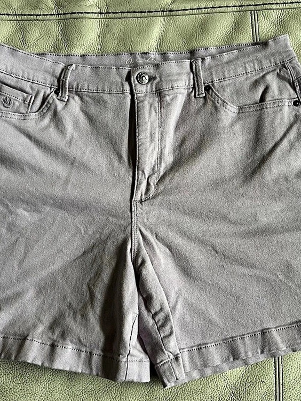 Gloria Vanderbilt Amanda Slimming Women's Shorts, Light Purple, Size 16